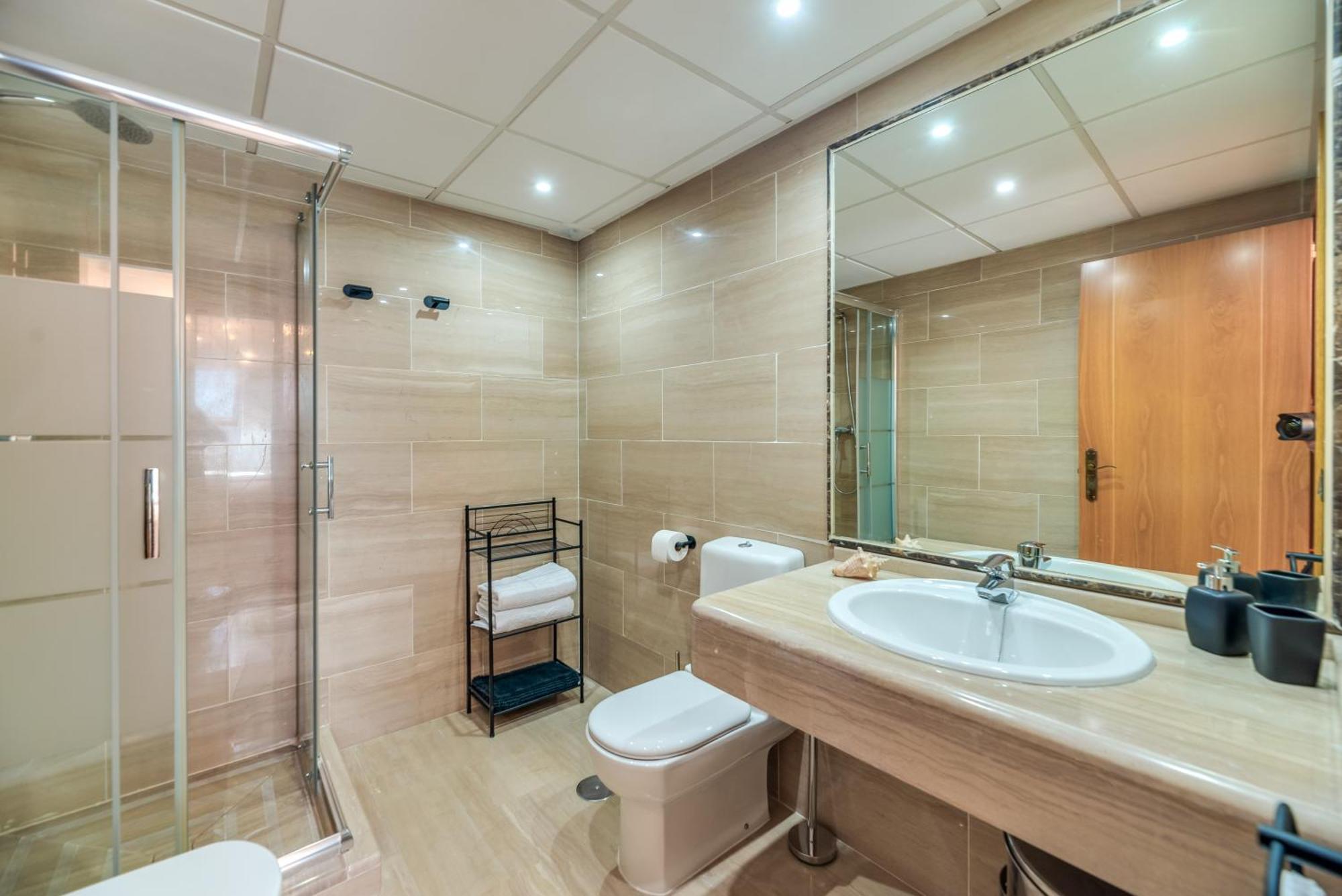 Apartment Luxury 4bdr Penthouse With Sea Views *