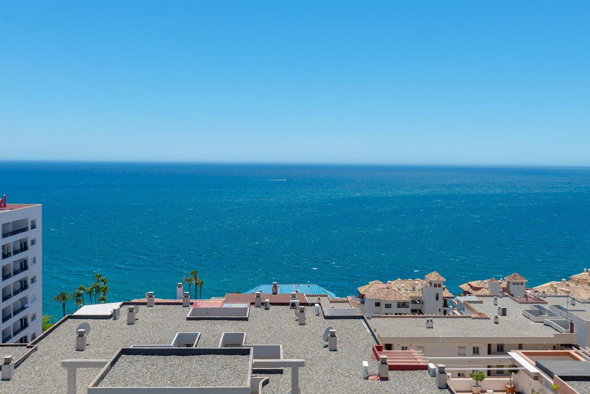 Apartment Luxury 4bdr Penthouse With Sea Views *